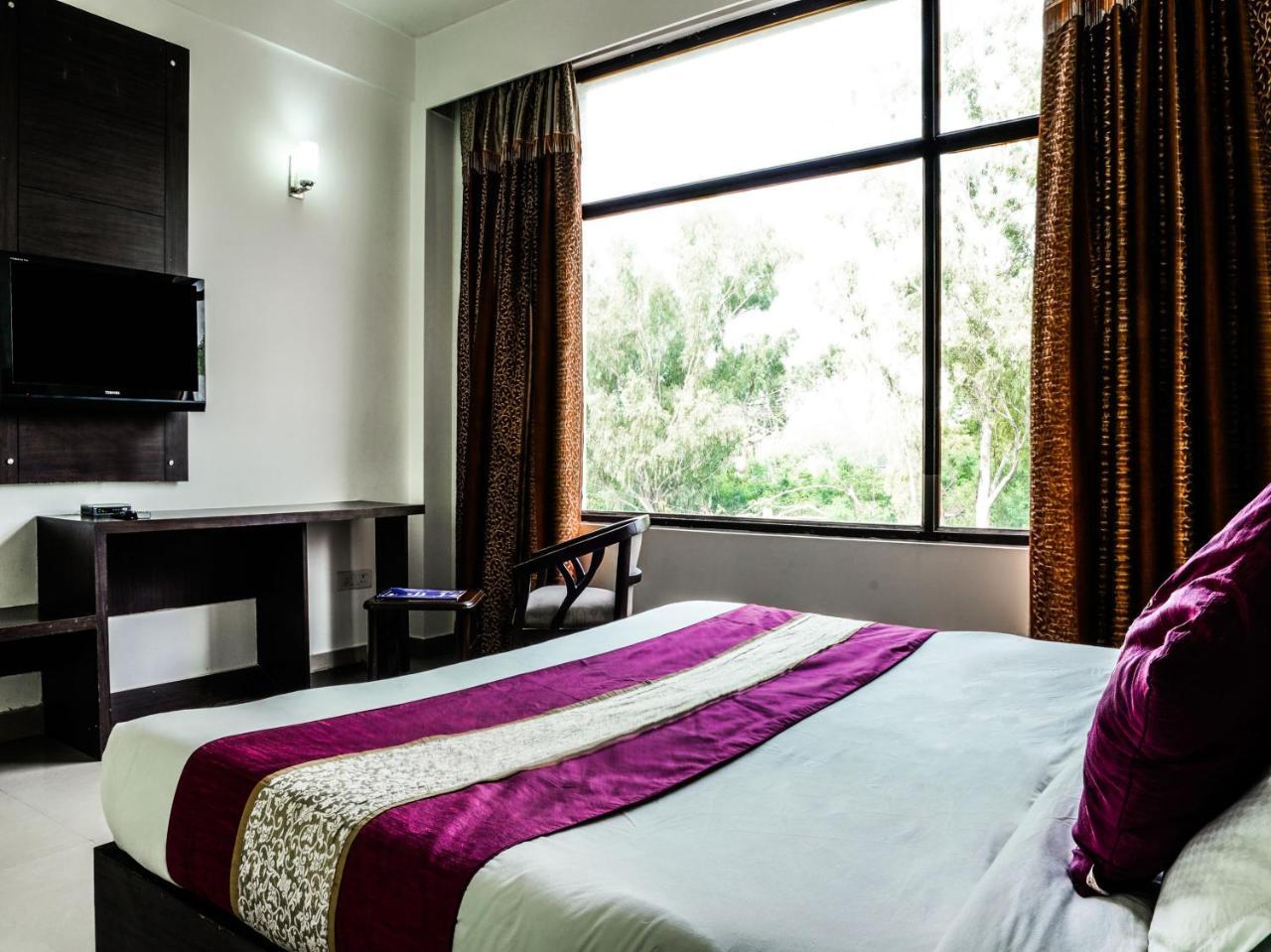 Madhu Resort Agra  Exterior foto