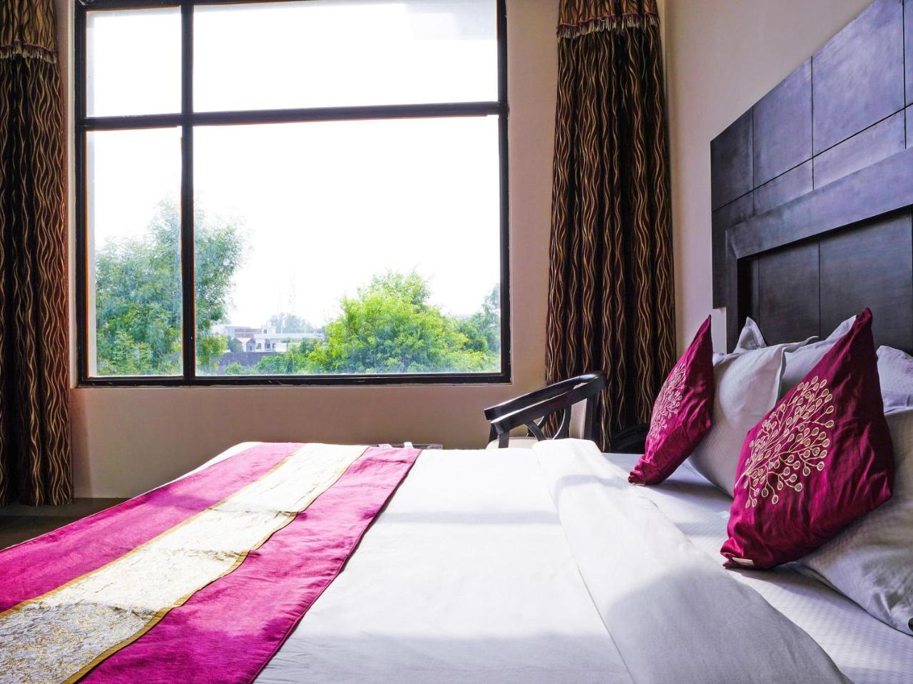 Madhu Resort Agra  Exterior foto