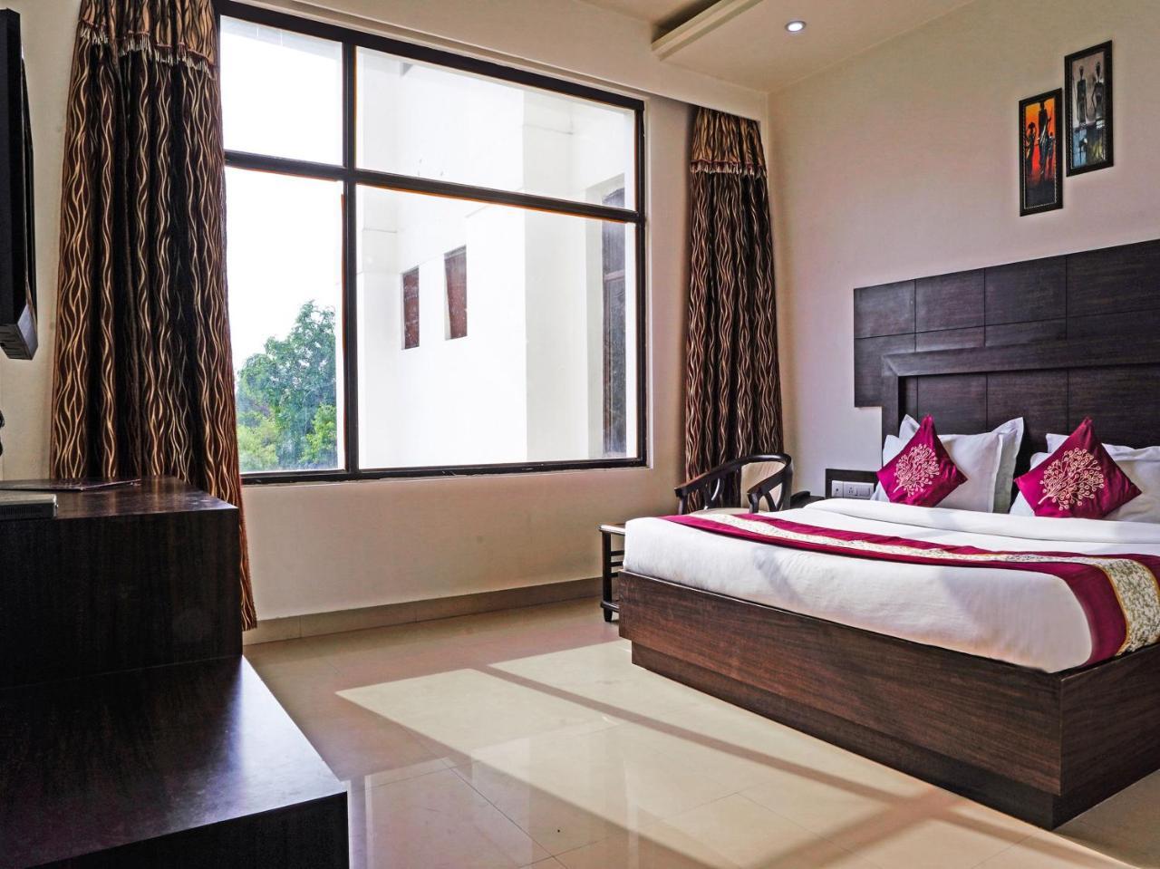Madhu Resort Agra  Exterior foto